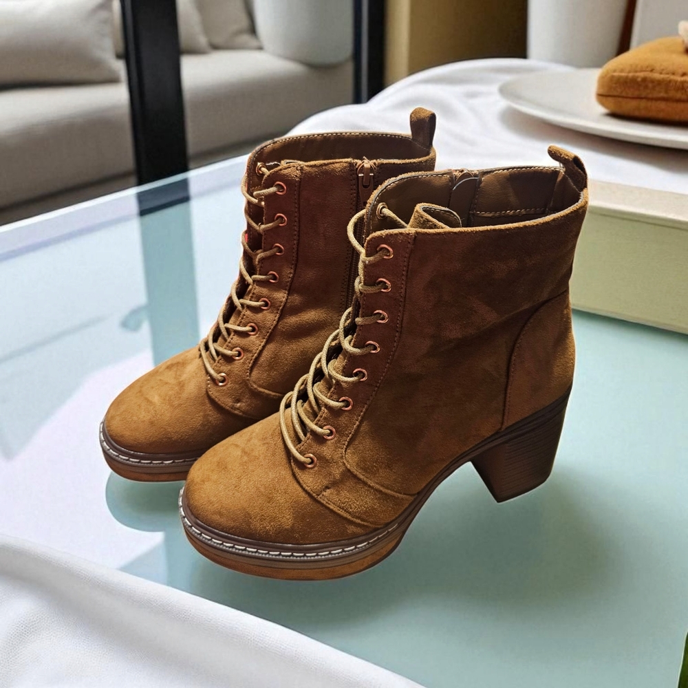 C Comfort Lace Up Boot 9W NWOB